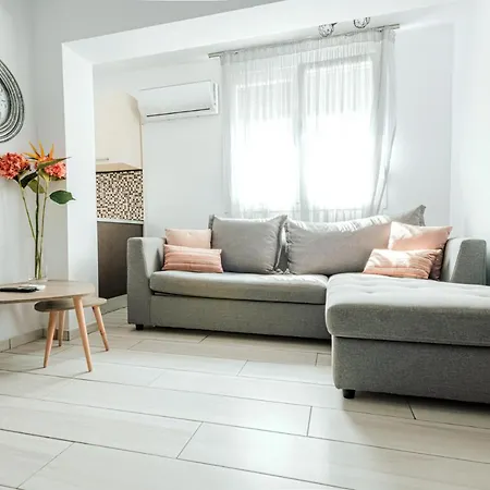 Design Efharis Apartman Néa Péramos